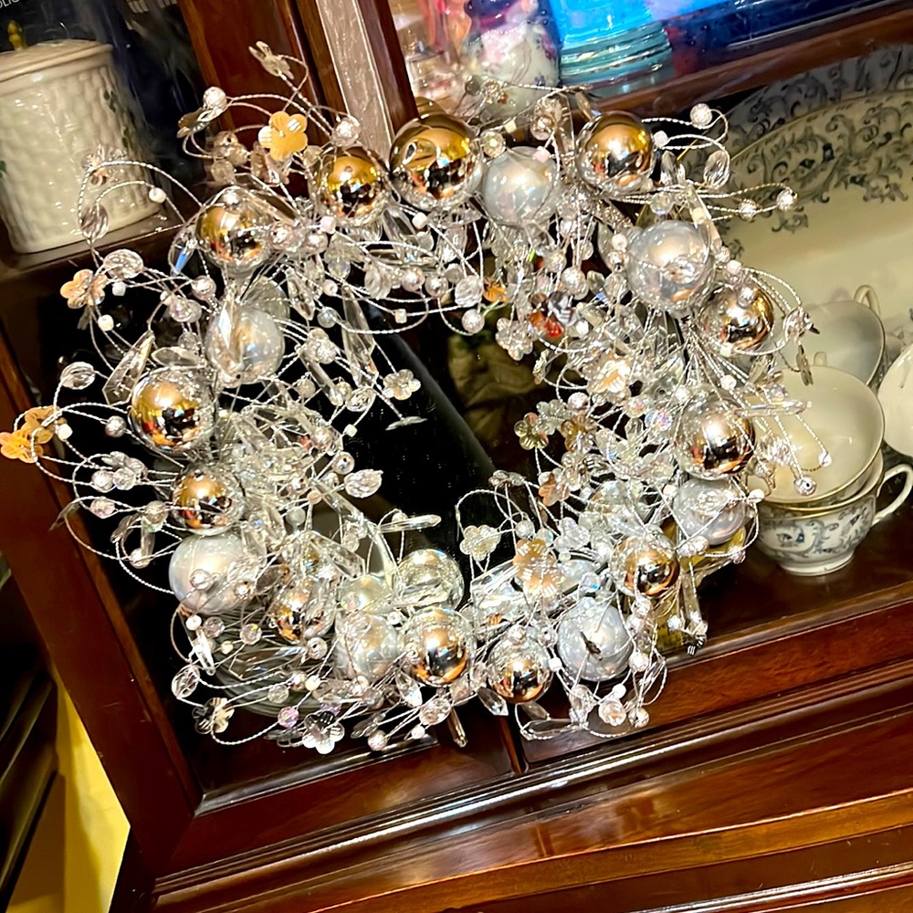Silver ornament wreath with mirror in the middle